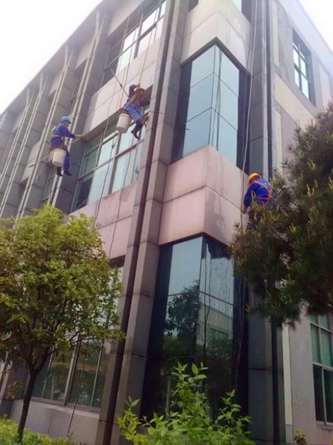 米美樂電器外墻清洗